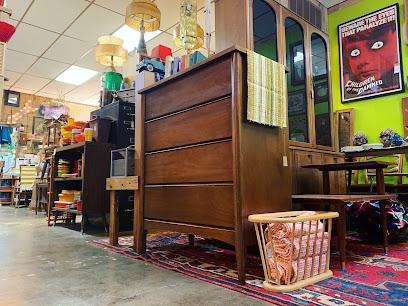 Hakaar's Bazaar Vintage