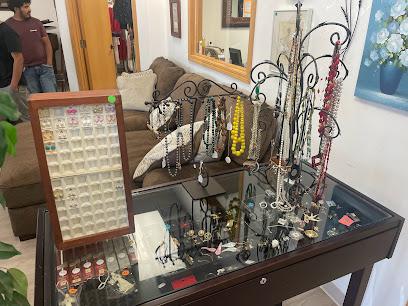 Helen's Store - Secondhand & More